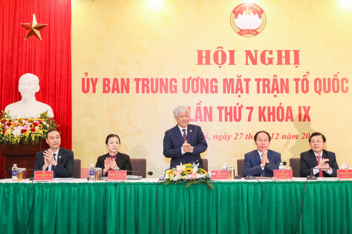 Chủ trì Hội nghị.