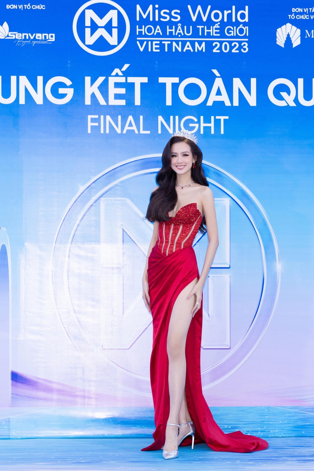 Miss Intercontinental (Hoa hậu Siêu Quốc gia) 2022, Á hậu 1 Miss World Vietnam 2022 Lê Nguyễn Bảo Ngọc. Giữa nhiều tranh luận về chiếc vương miện mà Hoa hậu Bảo Ngọc sẽ xuất hiện trong đêm chung kết lần này, Bảo Ngọc nhận được nhiều lời khen tinh tế khi chọn và tôn vinh chiếc vương miện Á hậu 1 Miss World Vietnam 2022.