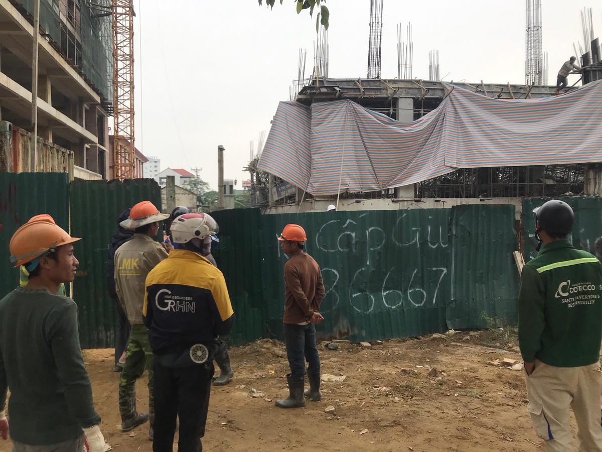 Sập giàn giáo công trình, hàng trăm khối bê tông đổ sập
