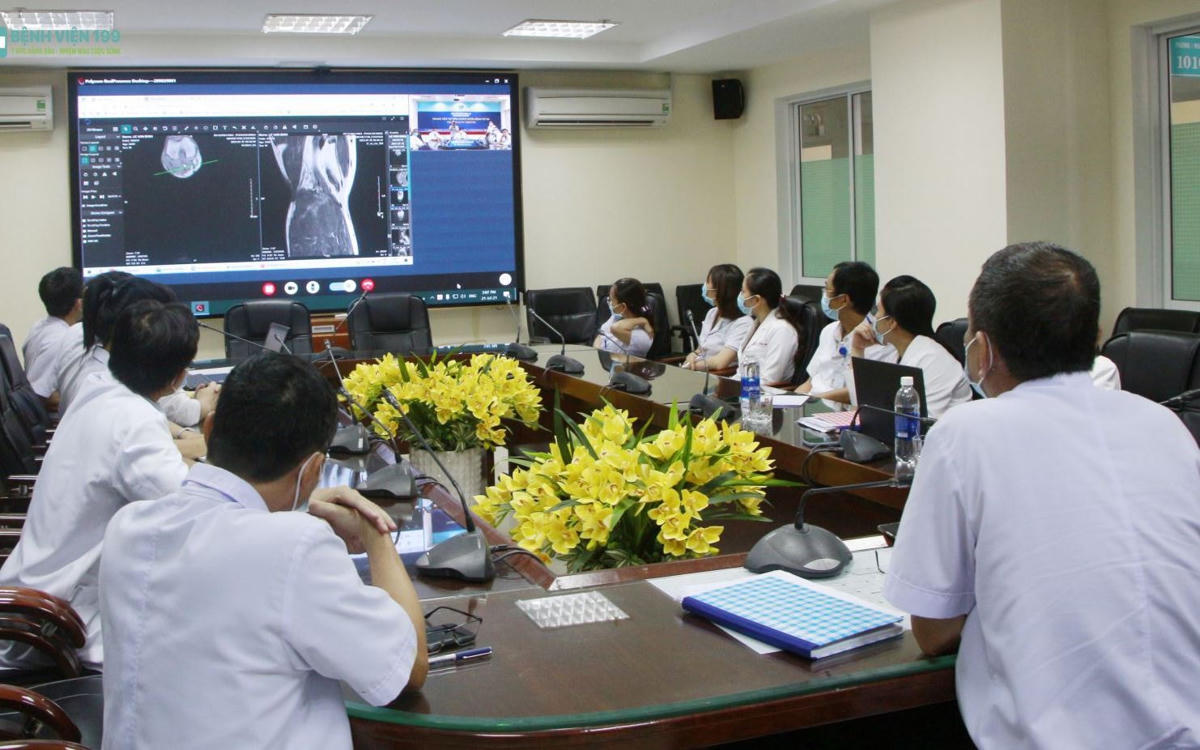 Khám, chữa bệnh từ xa góp phần nâng cao năng lực của cán bộ y tế cơ sở. Ảnh: TL.