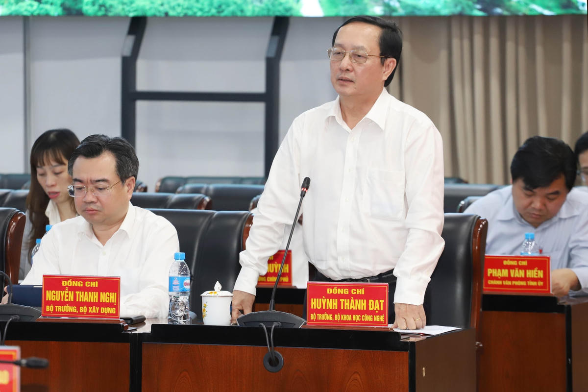 Bộ trưởng Bộ Khoa học và Công nghệ Huỳnh Thành Đạt phát biểu tại buổi làm việc.
