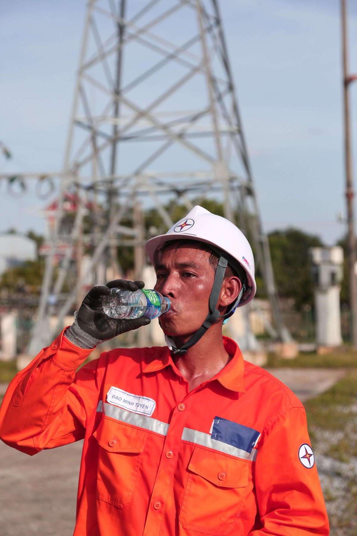 Người thợ điện Đào Minh Tuyến (trong câu chuyện).