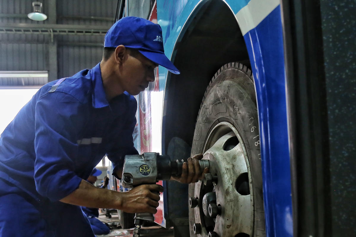 Các đội thi thực hiện bài kiểm tra.