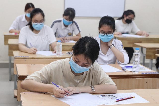 Tranh cãi cho học sinh tựu trường sớm: Chuyên gia nói gì?