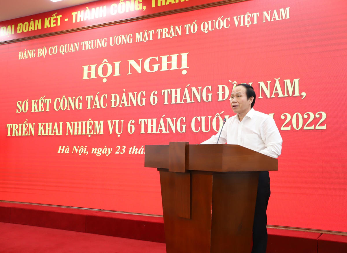 Phó Chủ tịch - Tổng Thư ký Lê Tiến Châu phát biểu tại Hội nghị.