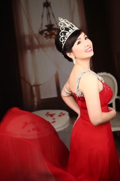 Không chỉ xinh đẹp, Bích Phương còn khiến nhiều người ngưỡng mộ bởi học vấn và sự nhạy bén trong công việc.