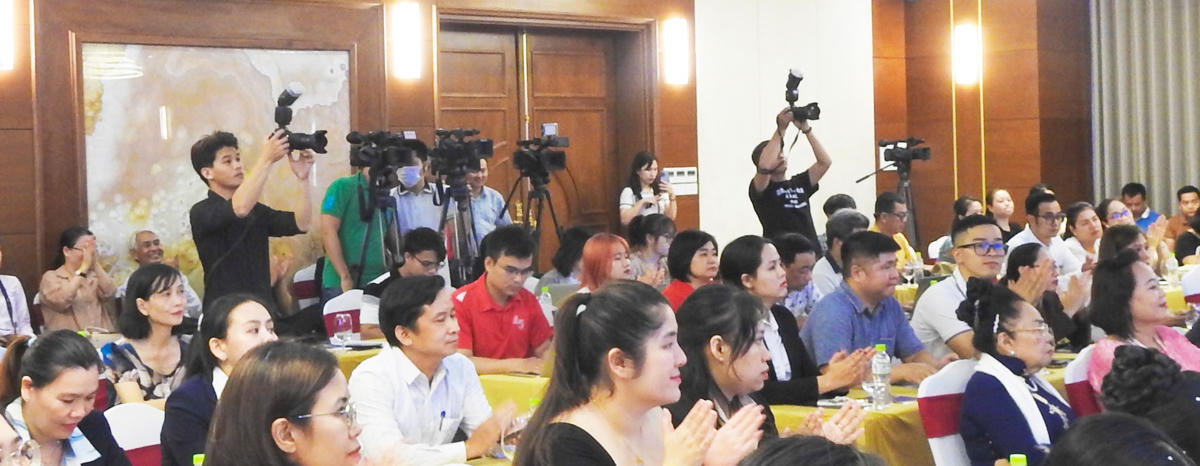 Buổi họp báo nhận được sự quan tâm của gần 100 phóng viên đến từ các cơ quan báo chí. Ảnh: Thanh Tùng.