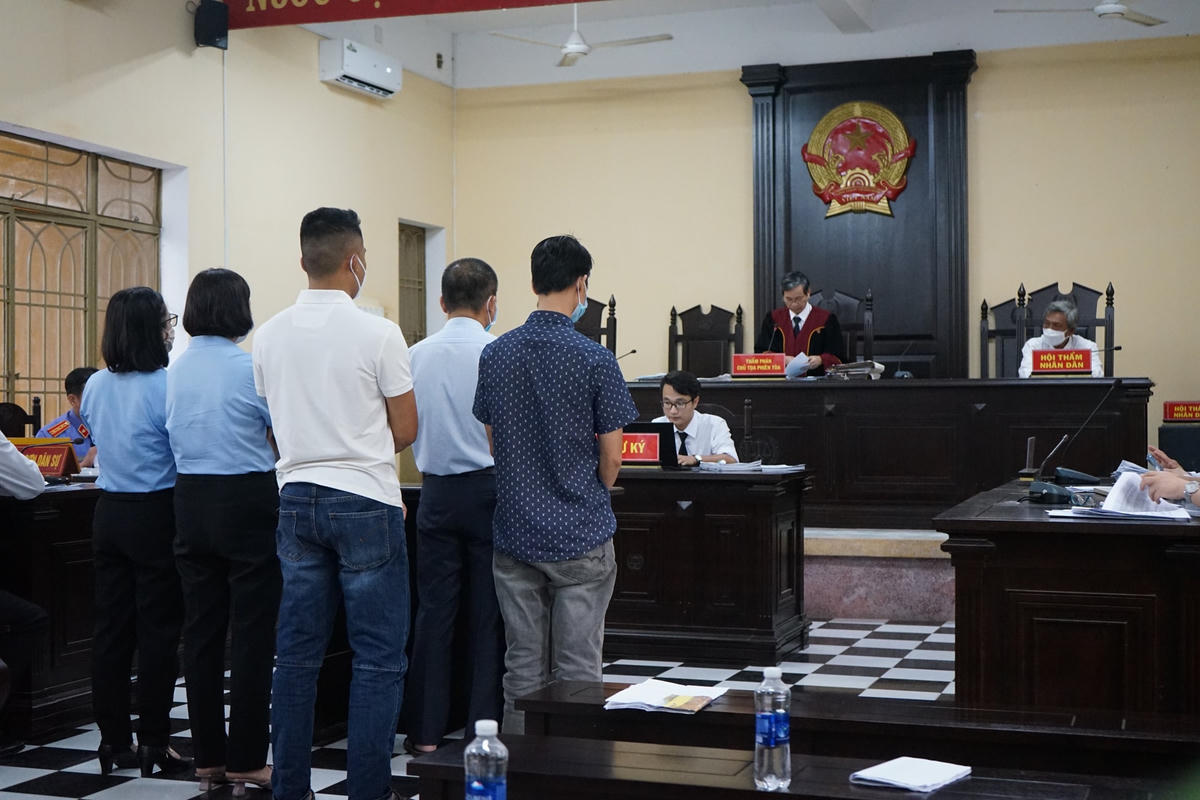 Quang cảnh buổi xét xử các bị cáo tại TAND tỉnh Quảng Nam.