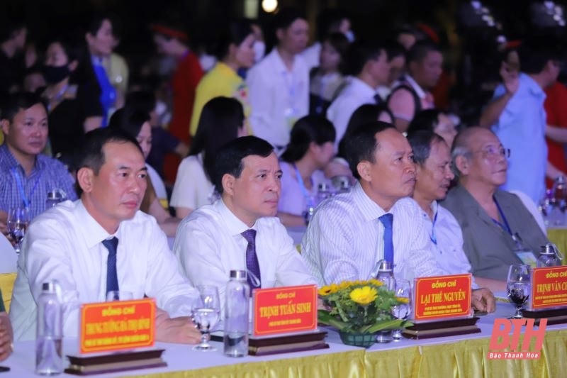Nguyên lãnh đạo, lãnh đạo chủ chốt tỉnh Thanh Hoá dự lễ kỷ niệm.