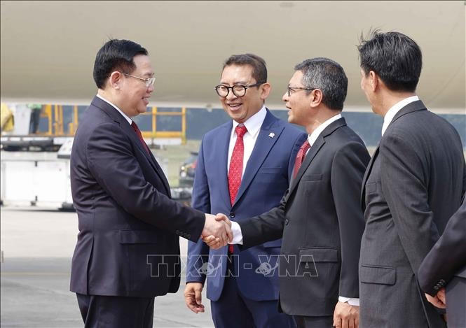 Lễ đón Chủ tịch Quốc hội Vương Đình Huệ tại Sân bay quốc tế Soekarno Hatta, Thủ đô Jakarta, Indonesia. Ảnh: TTXVN.
