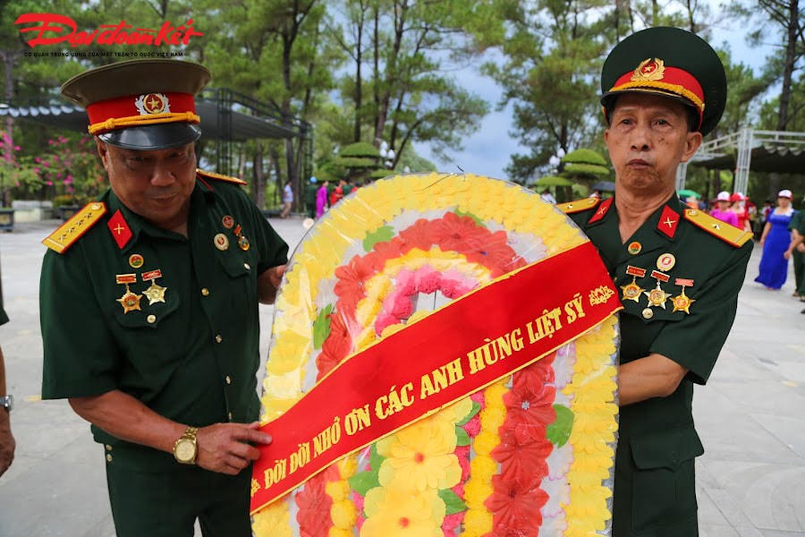 [Ảnh] Tháng 7 nghĩa tình tại vùng ‘đất lửa’