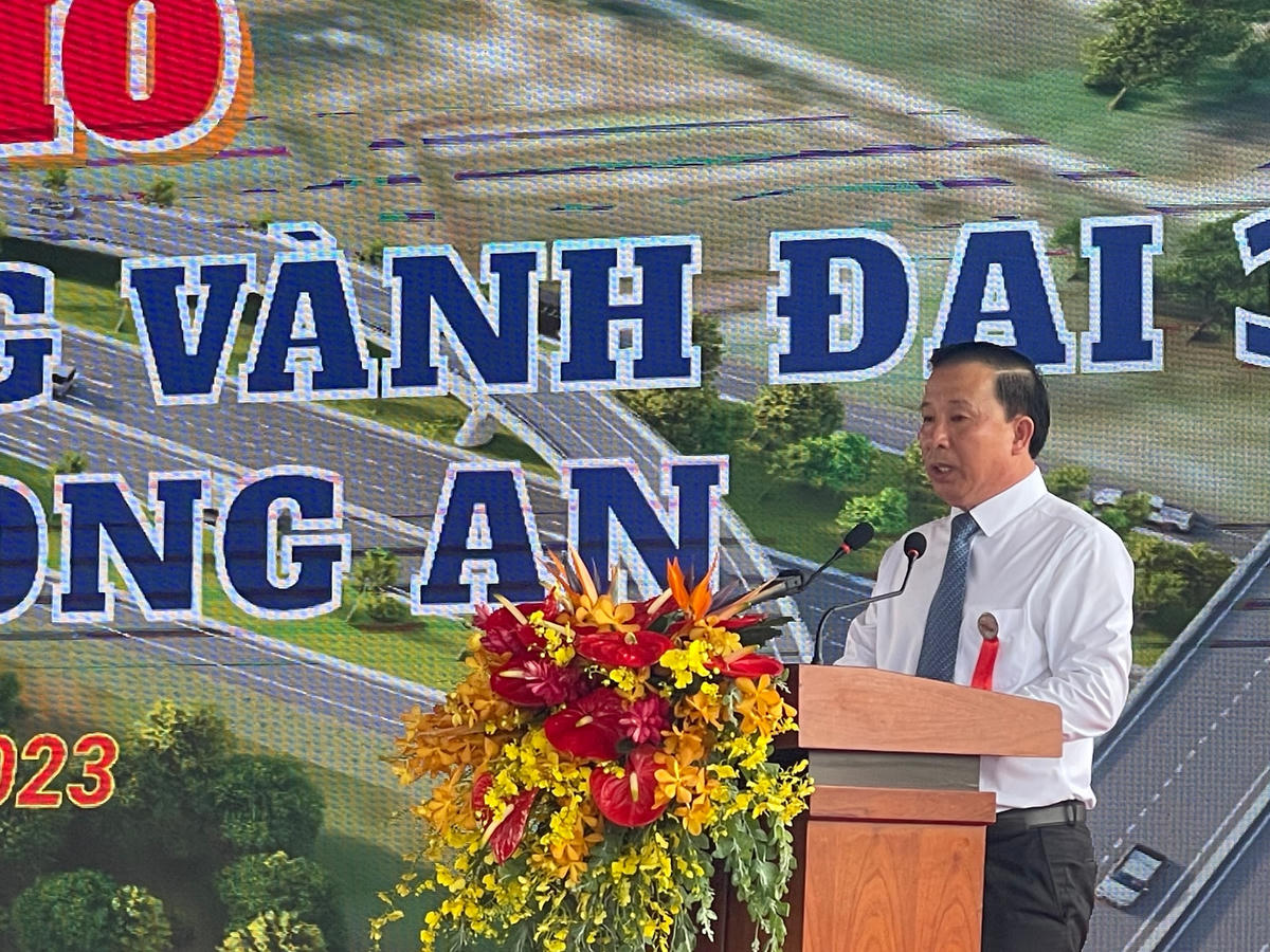 Ông Nguyễn Văn Út, Chủ tịch UBND tỉnh Long An phát biểu tại lễ khởi công.
