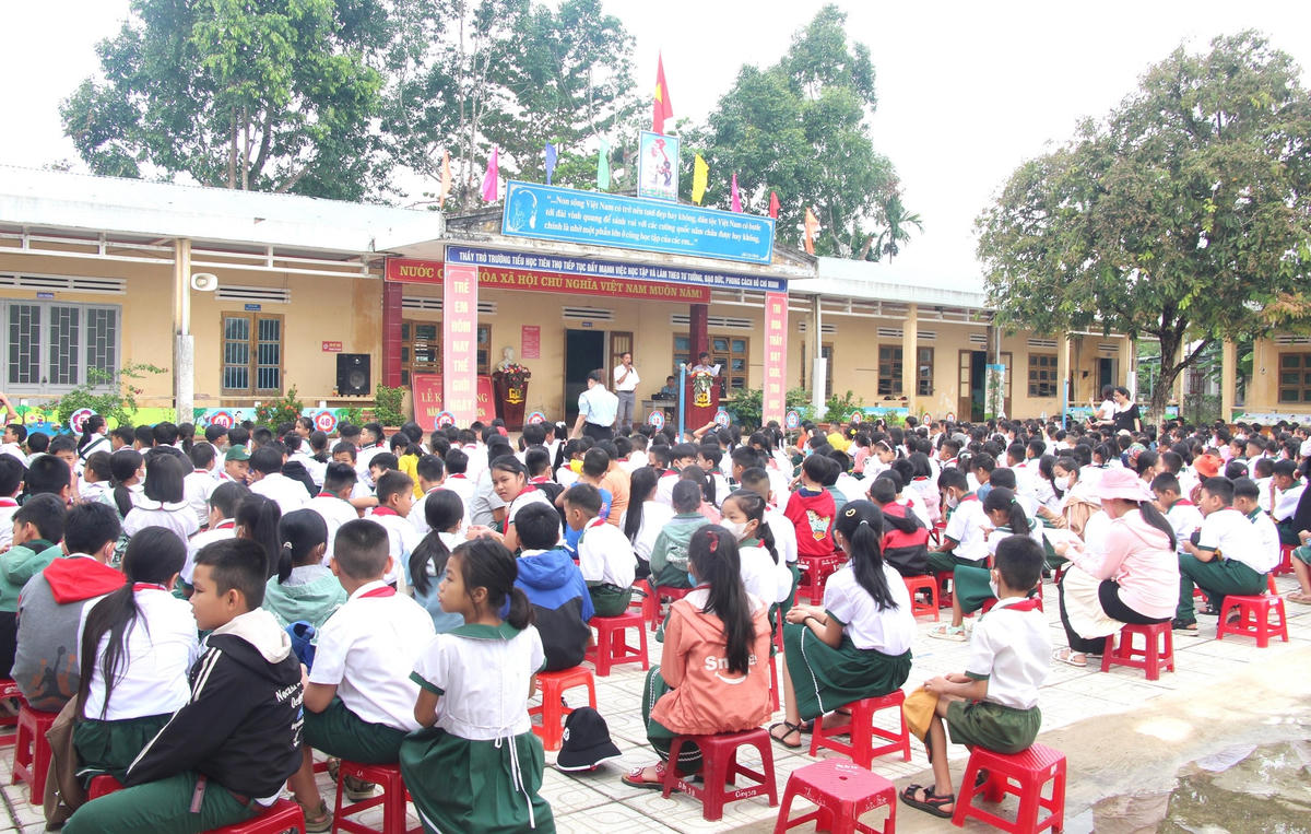 Một góc quang cảnh chuẩn bị khai giảng năm học mới ở Trường Tiểu học Tiên Thọ.