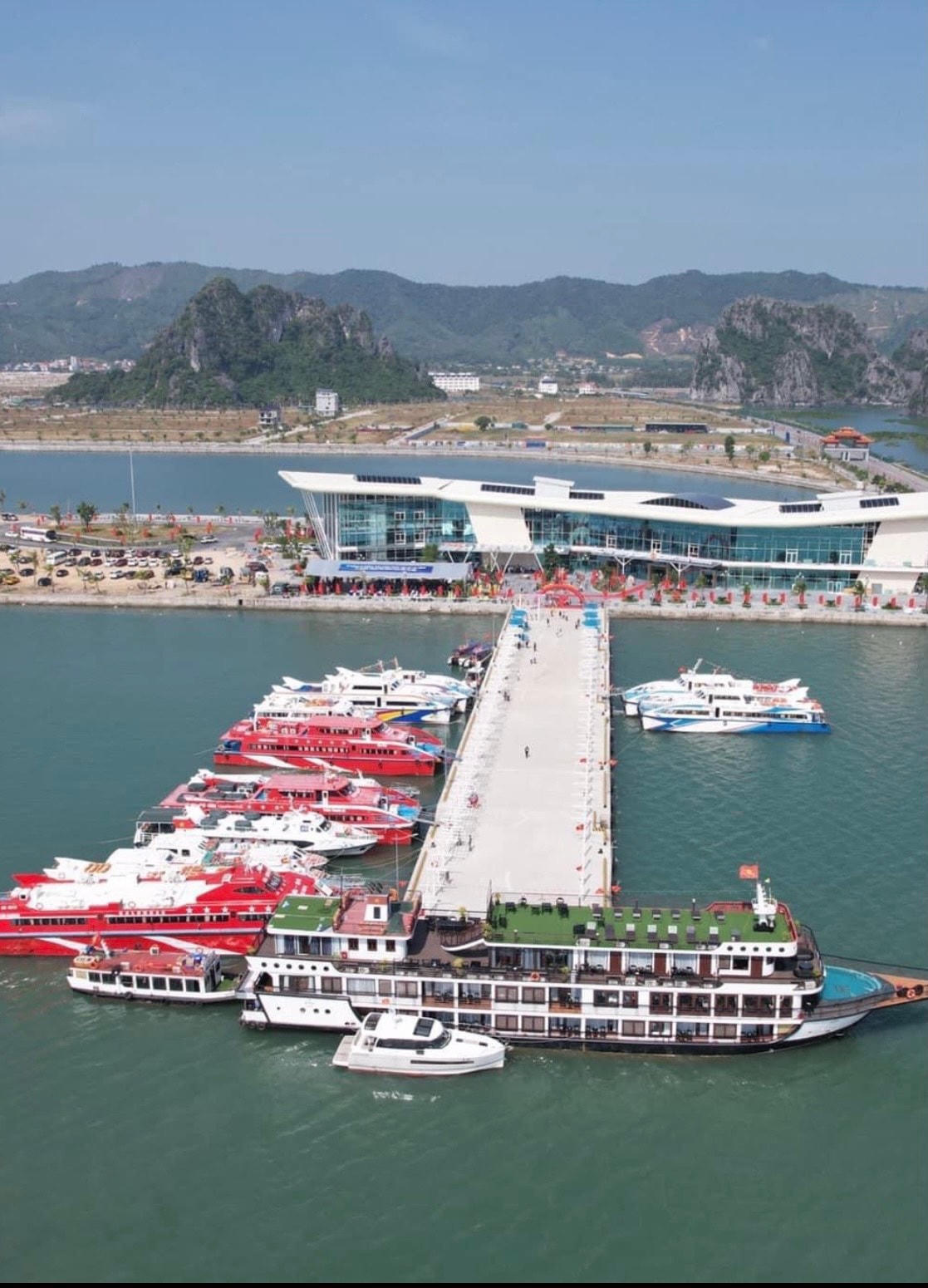 Bến cảng cao cấp Ao Tiên.