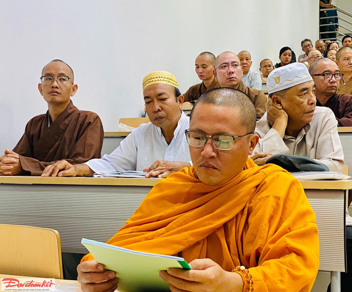 Đại biểu tôn giáo tham dự đợt bồi dưỡng sáng nay, 3/10. (Ảnh: Hồng Phúc).