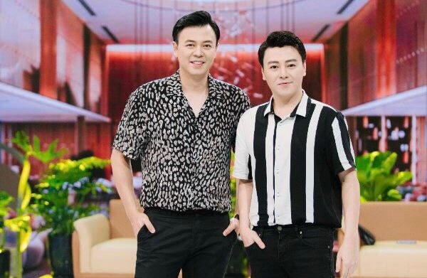 Hai anh em nhà Phan Anh - Tuấn Tú xuất hiện trong chương trình "Khách sạn 5 sao".