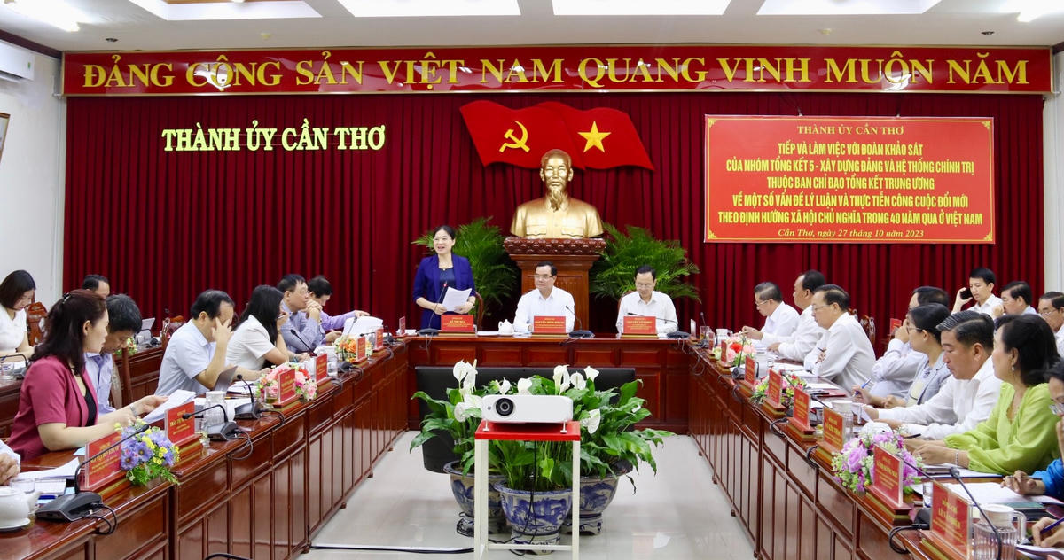 Quang cảnh buổi làm việc.