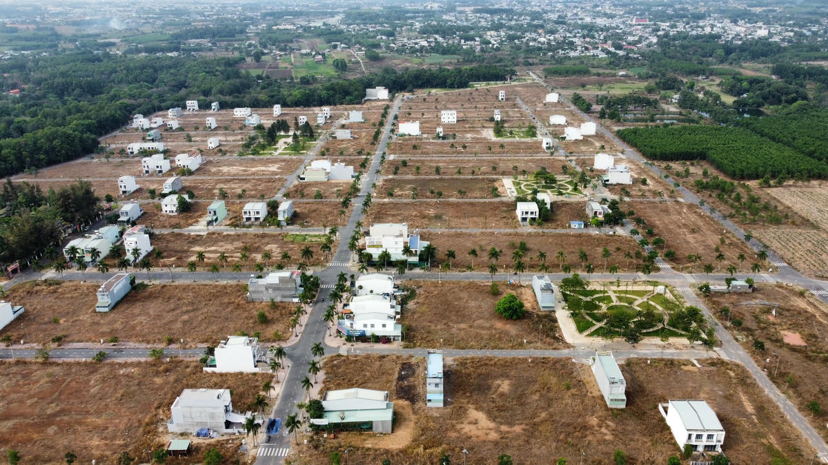 Dự án The Viva City (KDC Dịch vụ Giang Điền) của Công ty cổ phần đầu tư LDG làm chủ đầu tư đến nay vẫn trễ hẹn về Giấy CNQSD đất cho cư dân. Ảnh: Mạnh Thìn.