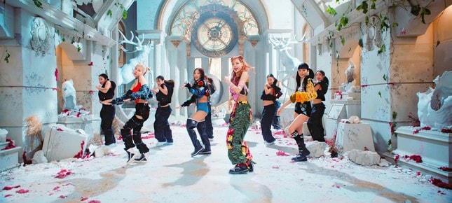 Blackpink 'thả xích' MV mới, 'chặt chém' đường đua K-Pop tháng 8