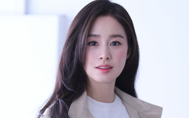 Kim Tae Hee vừa bị điều tra vì trốn thuế. Ảnh: Soompi.