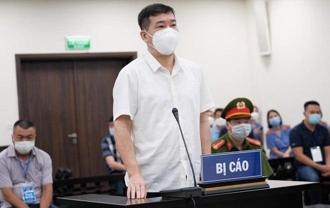  Cựu Đại tá Phùng Anh Lê tại phiên toà sơ thẩm hồi tháng 8/2022.  