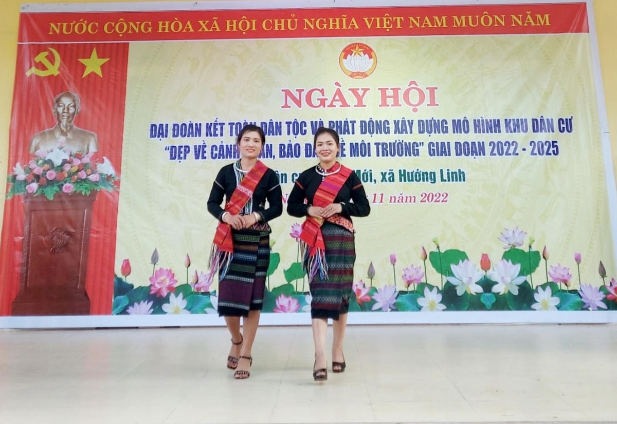 Ngày hội Đại đoàn kết toàn dân tộc ở xã Hướng Linh cư (tỉnh Quảng Trị).