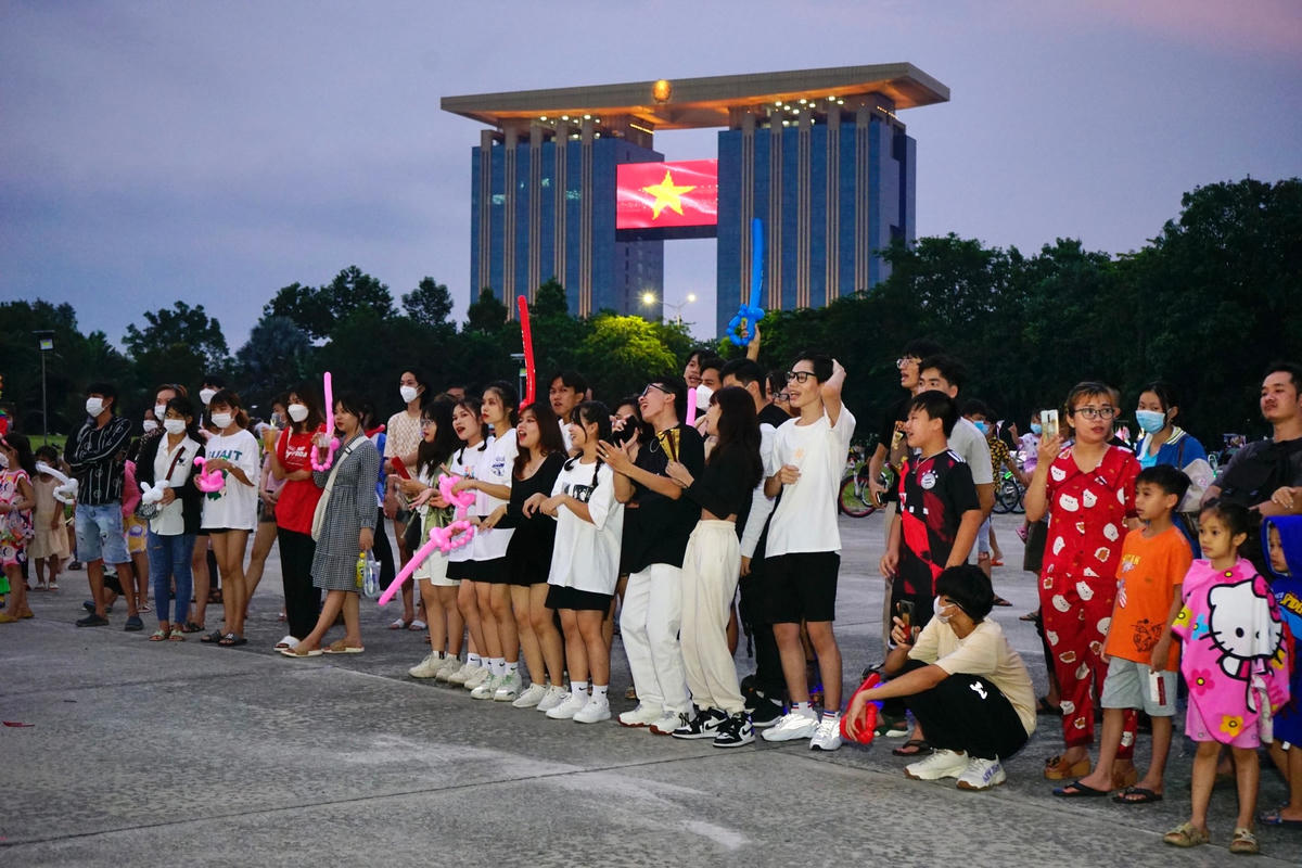 “Liên hoan các nhóm nhảy” thu hút đông đảo thanh niên, công nhân tại Bình Dương tham gia.