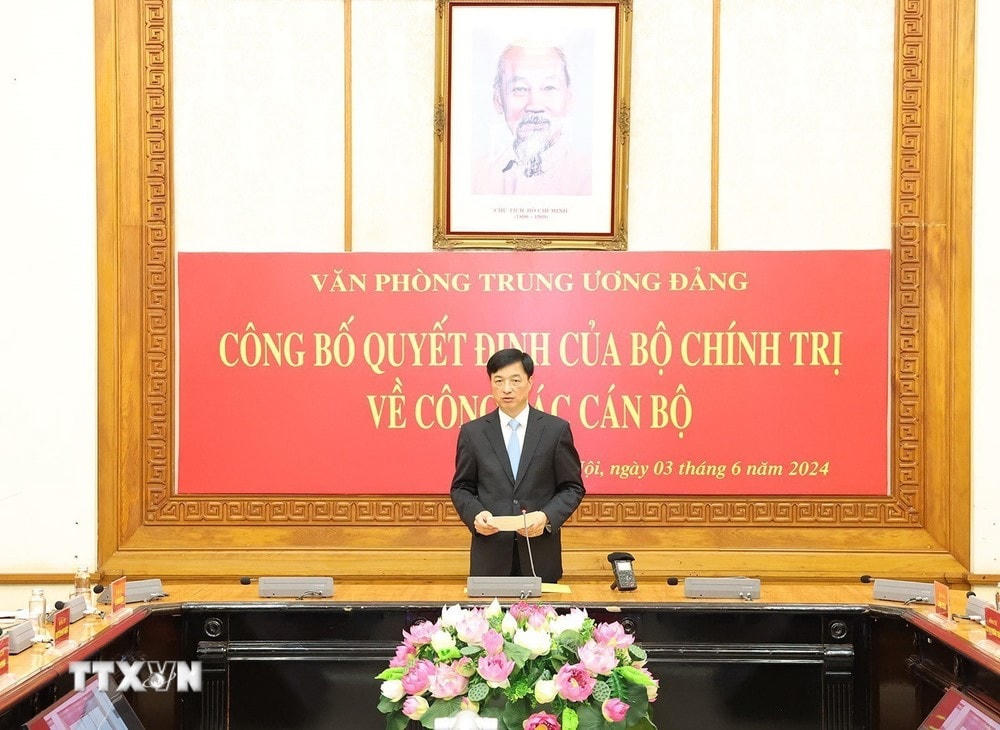 Ông Nguyễn Duy Ngọc, Chánh Văn phòng Trung ương Đảng phát biểu. (Ảnh: Trí Dũng/TTXVN) ttxvn_ong nguyen duy ngoc 2.jpg