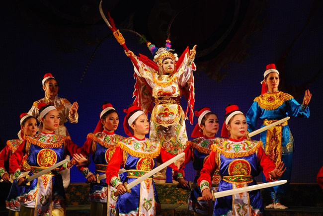 Cảnh trong vở tuồng “Đào Tam xuân loạn trào”.  
