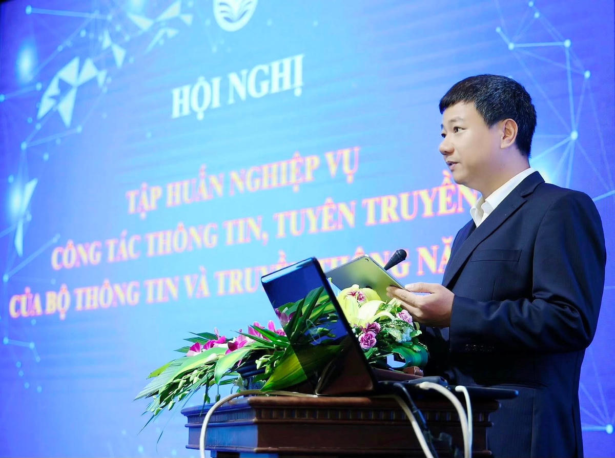 24.11-cong-anh.jpeg