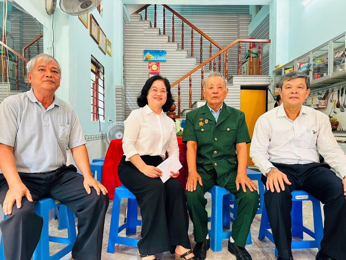 Lãnh đạo tỉnh Bình Dương thăm hỏi chiến sĩ Điện Biên