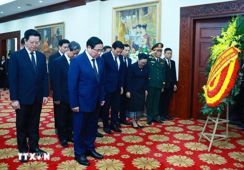 Sáng 4/4/2025, tại Đại sứ quán CHDCND Lào ở Hà Nội, Thủ tướng Phạm Minh Chính đến viếng nguyên Chủ tịch Đảng Nhân dân Cách mạng Lào, nguyên Chủ tịch nước Lào Khamtay Siphandone. (Ảnh: Dương Giang/TTXVN)