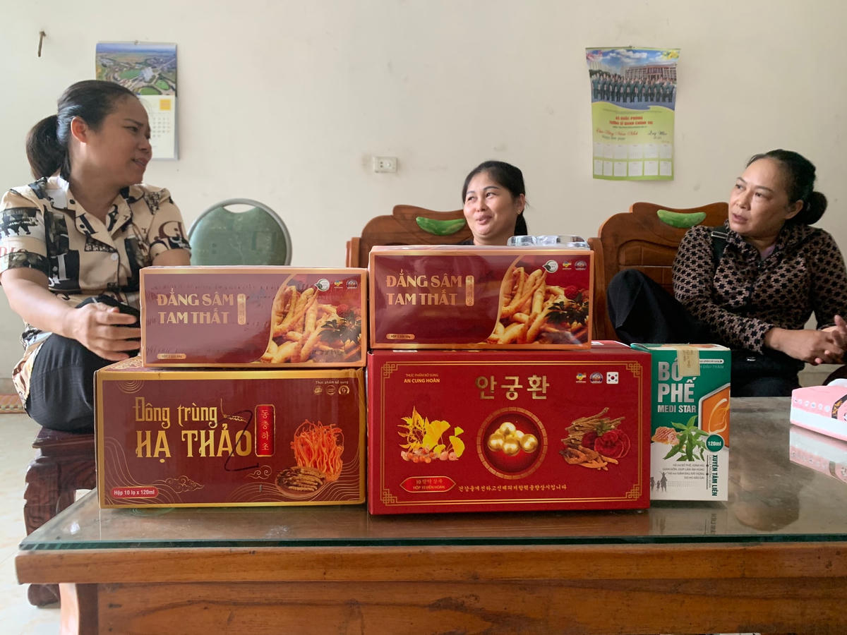 Nông dân Bình Khê kể về câu chuyện chuyến thăm quan mô hình "lừa" do Chủ tịch Hội Nông dân xã tổ chức.
