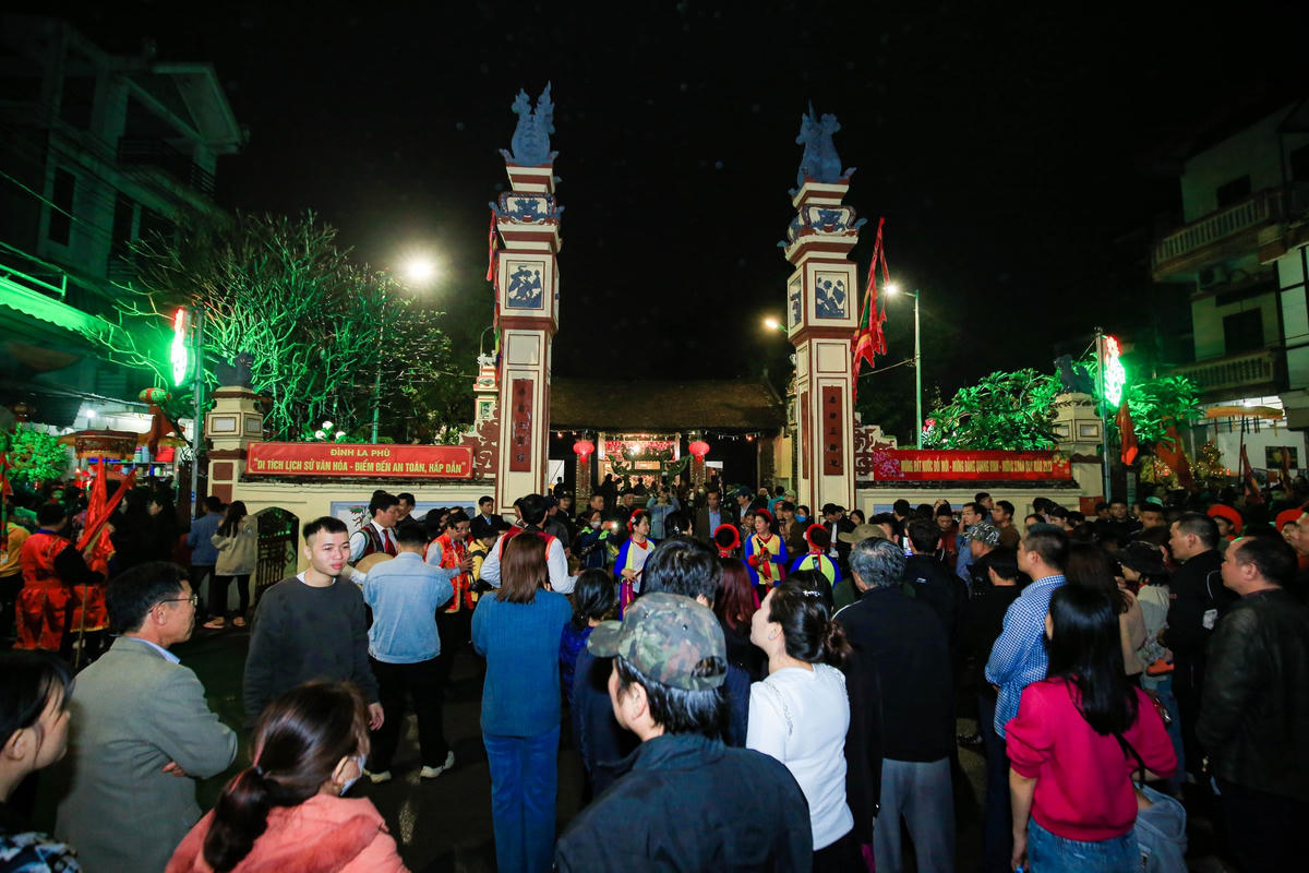 Từ đó, cứ đến ngày 13 rạng sáng 14 tháng Giêng (Âm lịch) hàng năm, người dân xã La Phù lại tổ chức lễ hội rước lợn, qua đó tưởng nhớ ngày giỗ của Tam Lang Đại Vương…