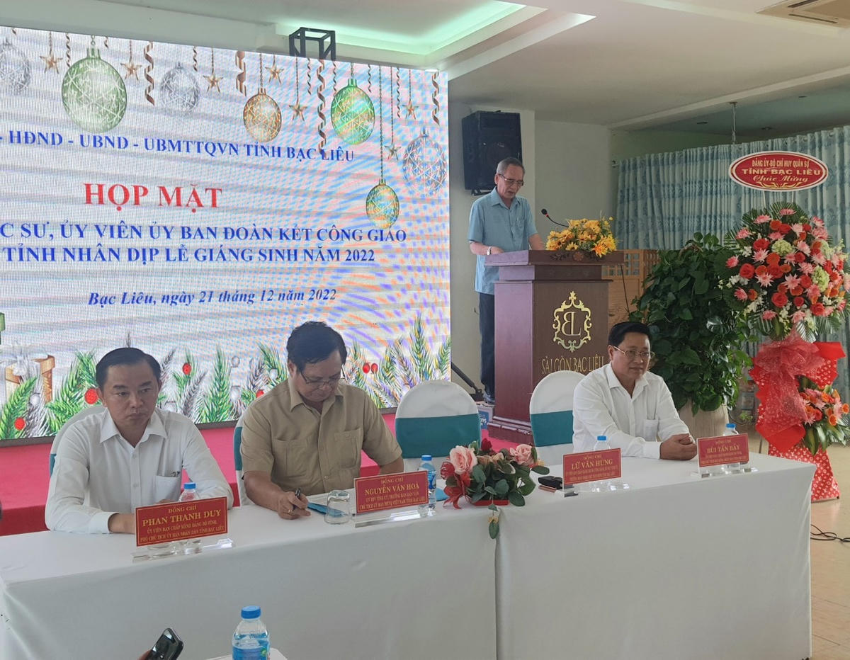Đại biểu dự họp mặt.