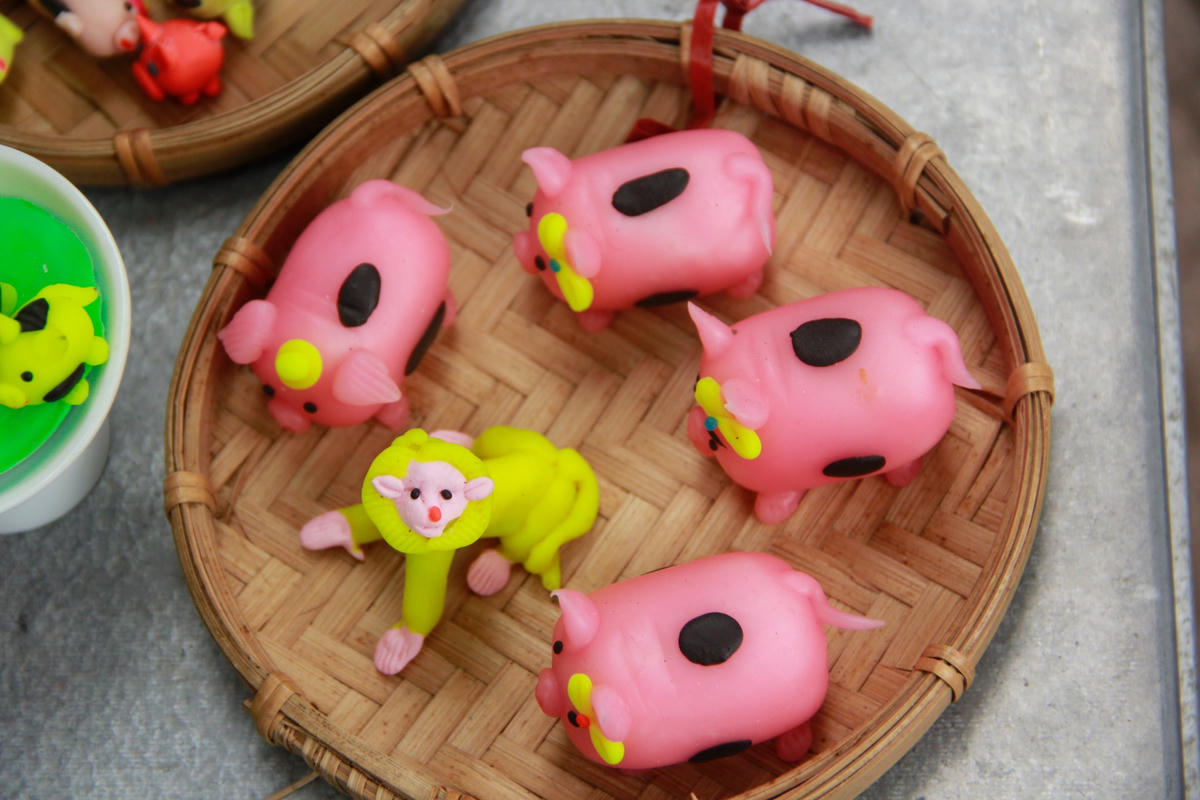 Nặn tò he ở phố đi bộ hồ Gươm