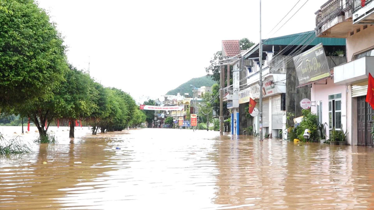 Quảng Ninh: Nước lũ lên cao gây ngập lụt một số khu vực của huyện Ba Chẽ