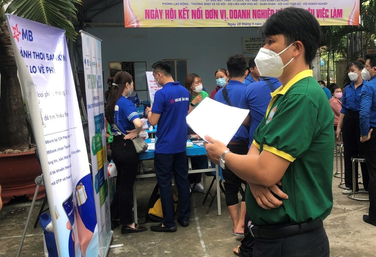 Nhiều doanh nghiệp tại TP HCM đang cần tuyển dụng lao động.