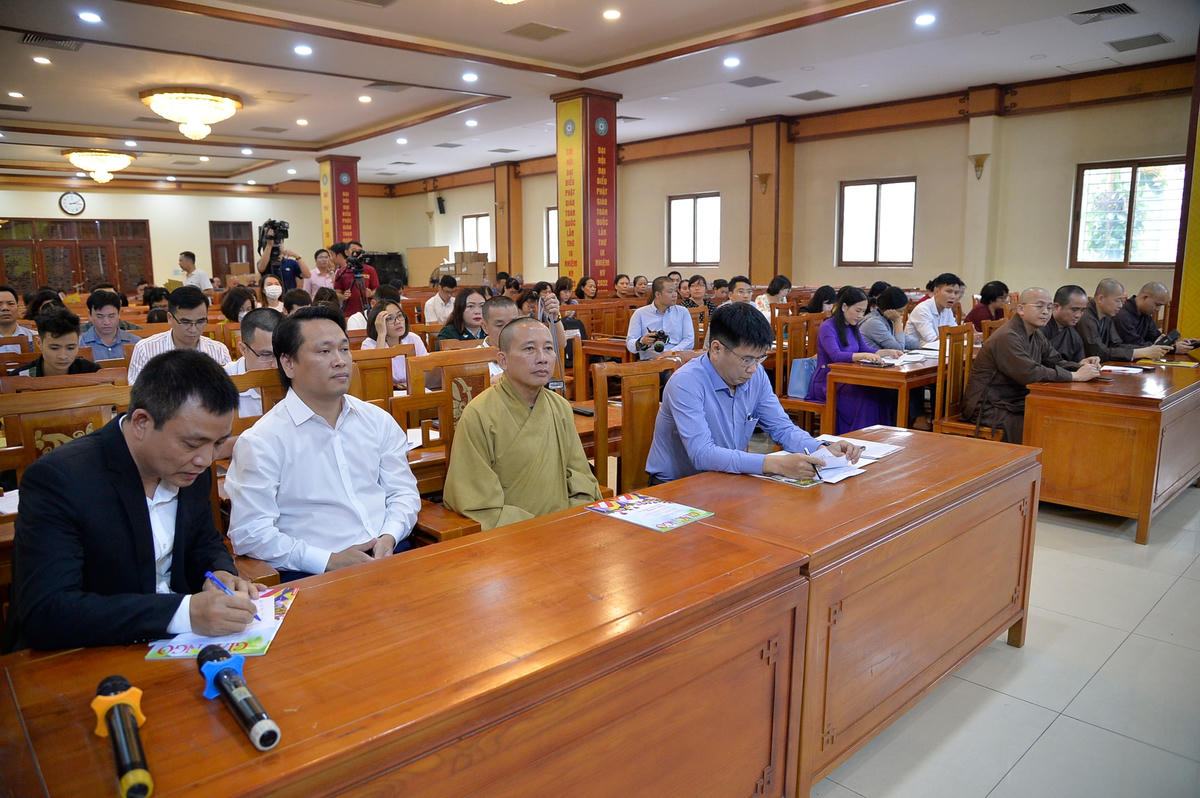 Quang cảnh buổi họp báo. 