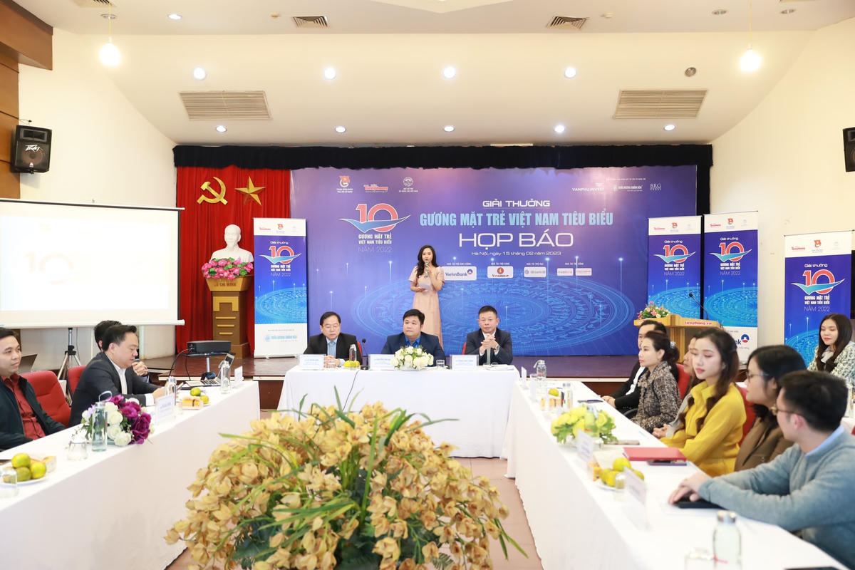 Quang cảnh buổi họp báo.