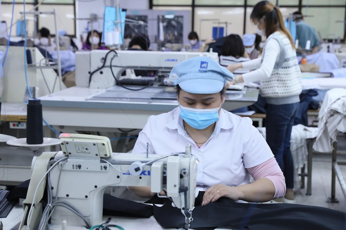 Hoán đổi số năm đóng BHXH để về hưu sớm là nguyện vọng của người lao động. Ảnh: Quang Vinh.