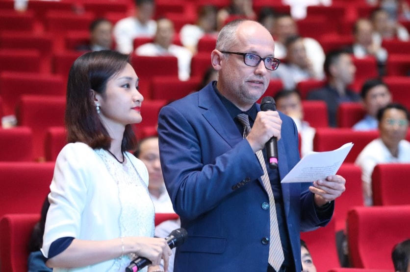 Doanh nghiệp tham gia ý kiến, thảo luận, trao đổi trực tiếp về những khó khăn, vướng mắc đang gặp phải.