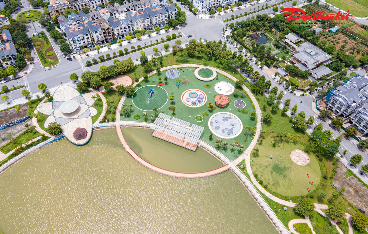Công viên Thiên văn học bao gồm các hạng mục như: Quảng trường Zodiac, Vườn Dải Ngân Hà, Quảng trường Hệ Mặt Trời, Cầu Ánh Trăng, Khu vật thể lạ (UFO Zone), Quảng trường Ngoài Hành Tinh, Bể Hố Đen… để cho người dân ngắm nhìn sự kỳ vĩ của vũ trụ và những vùng đất xa xôi ngoài trái đất.
