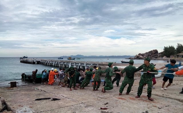 Thủ tướng tiếp tục ra công điện yêu cầu tập trung ứng phó khẩn cấp với bão số 4