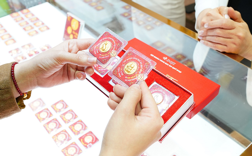 Kim Mão Chiêu Tài, Kim Mão Phát Lộc hút khách và đắt hàng trong Lễ hội Vàng  
