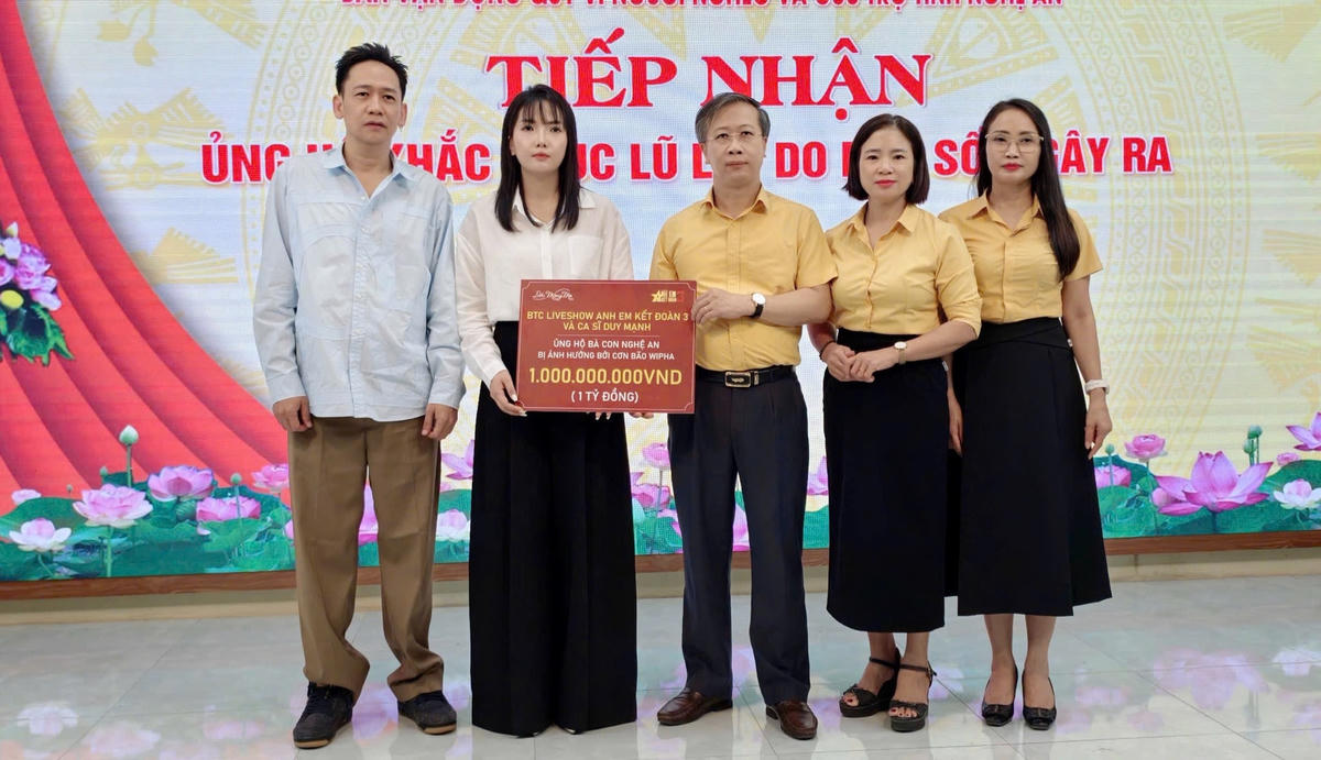 BTC trao quà cho đồng bào vùng lũ