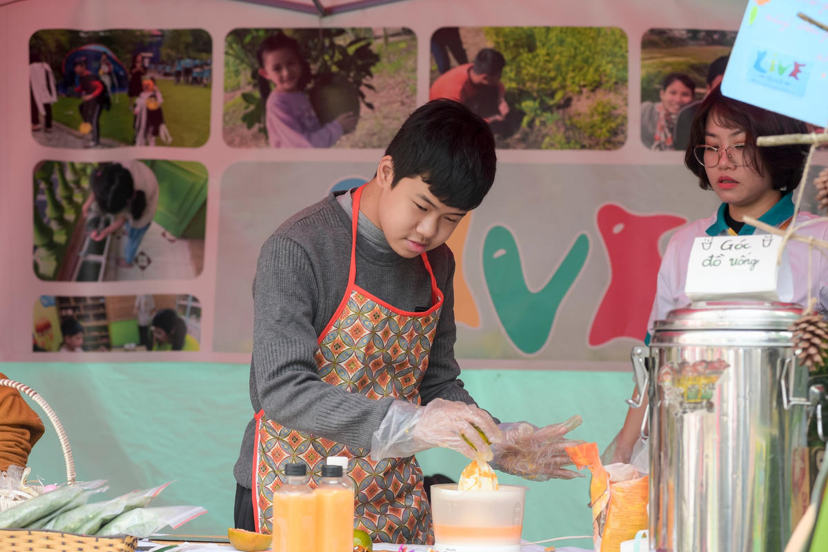 Đặc biệt, ngày hội còn có sự tham gia với gian hàng bán đồ uống do các bạn tự kỷ thực hiện.