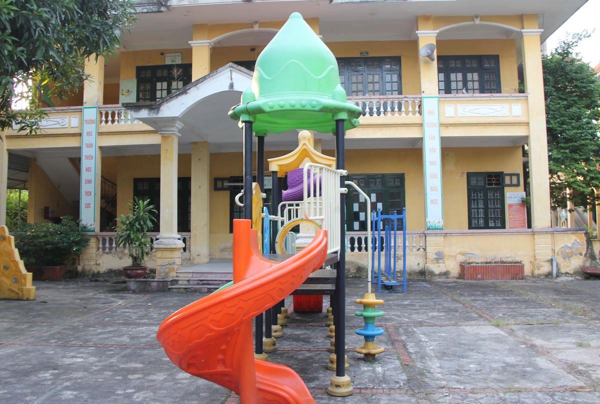 Hà Nội: Trường học bỏ không ở nơi học sinh phải bốc thăm giành suất học