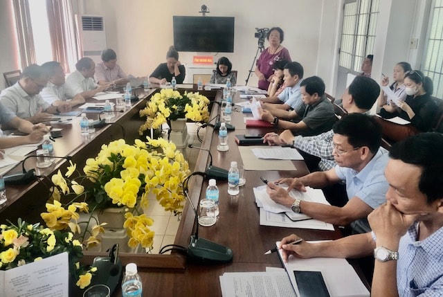 Các đại biểu đang phát biểu tham luận tại hội nghị.
