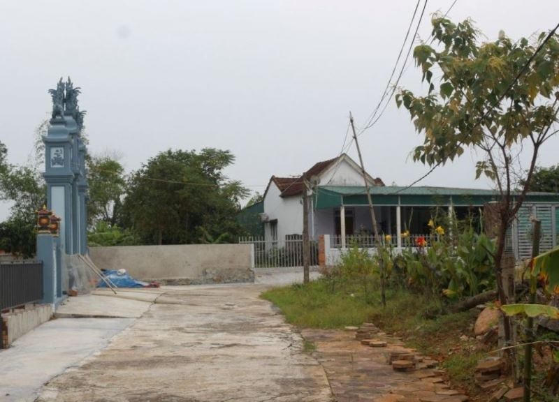 Theo bản đồ 299, trước đây đất của nhà ông Luyến chỉ khoảng 700m2, còn hiện tại trong bìa là 1.557,4m2.